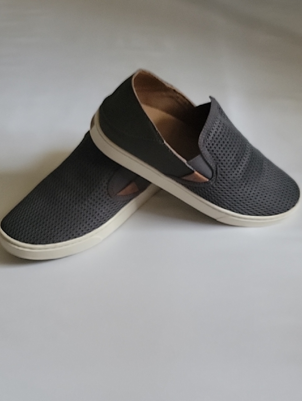Womens OluKai Pehuea slip on shoes, Drop In Heels, Size 10, Grey, LIKE NEW